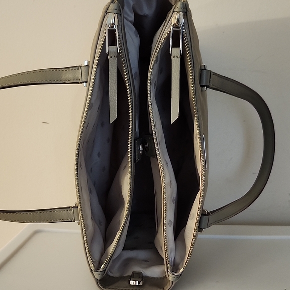 Kate Spade Tote Bag w/Free Kate Spade Earrings - Picture 10 of 16